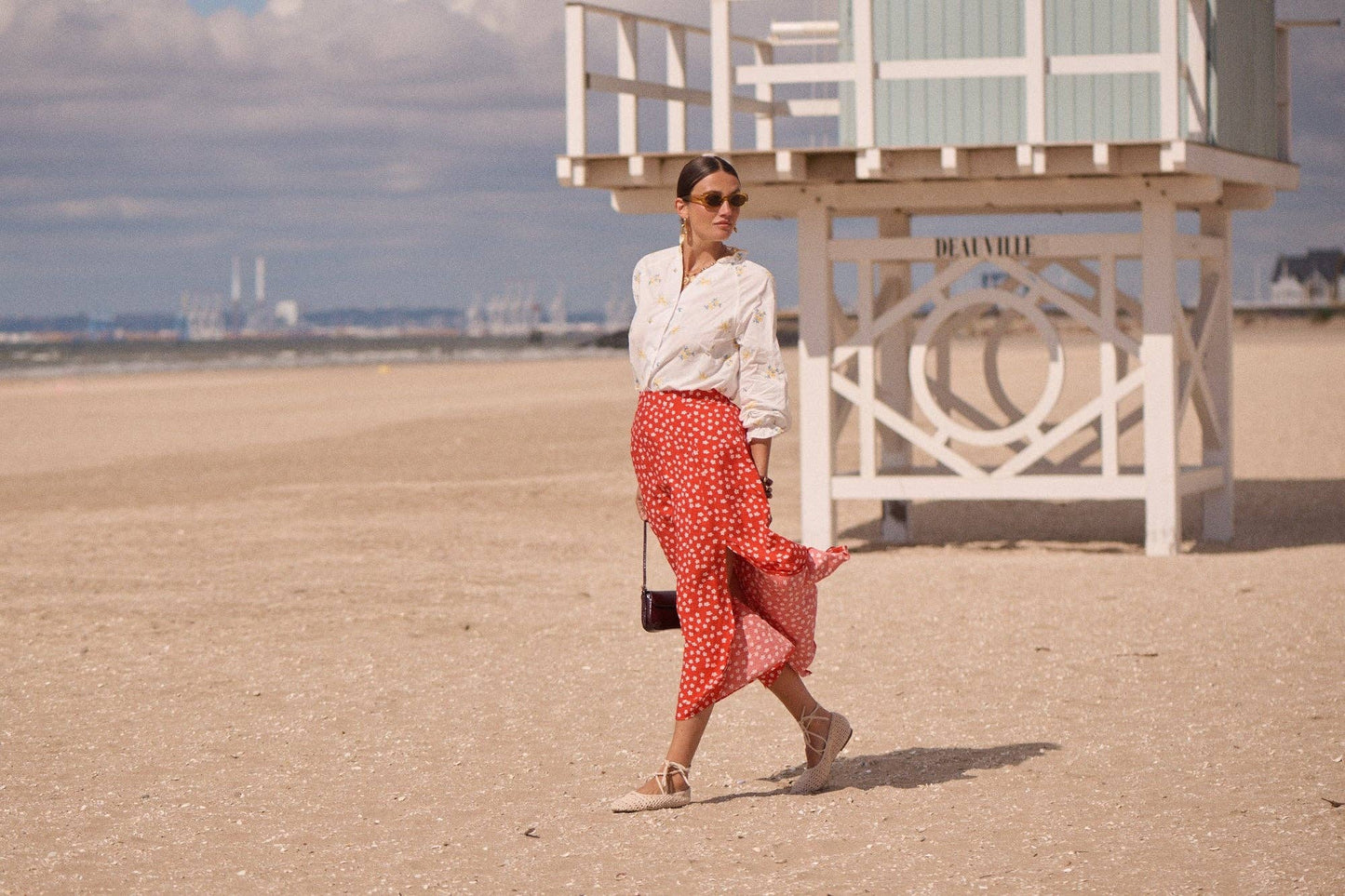 Plaza skirt (white blossoms)